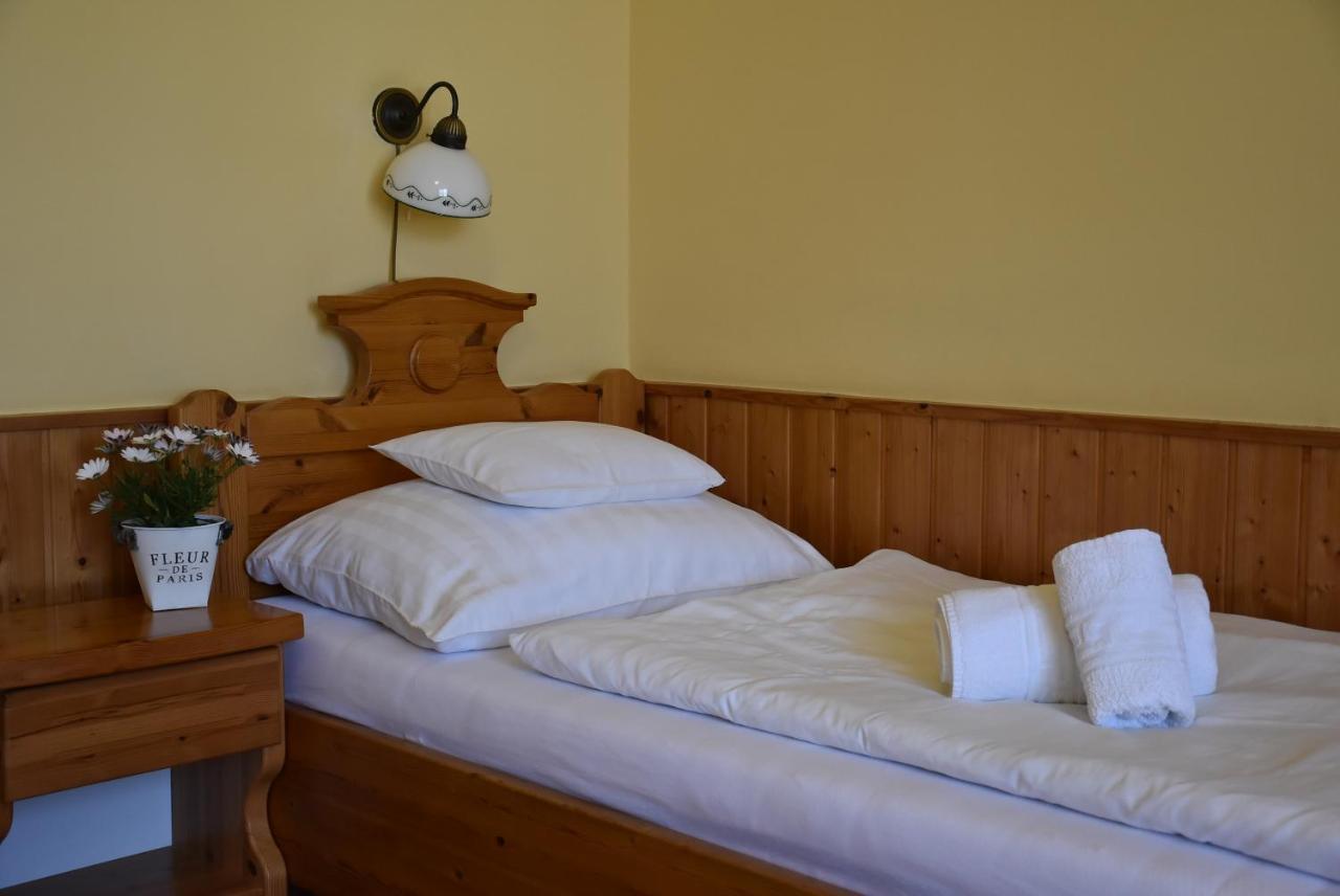 Bozi Rozi Panzio Hotell Fertőboz Exteriör bild