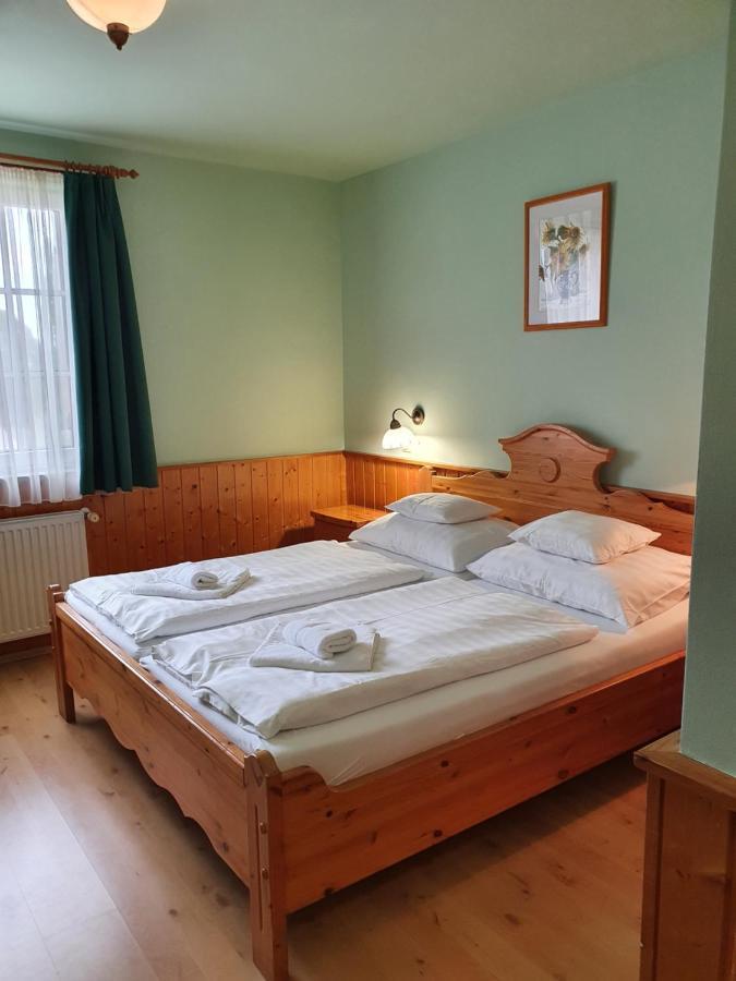 Bozi Rozi Panzio Hotell Fertőboz Exteriör bild