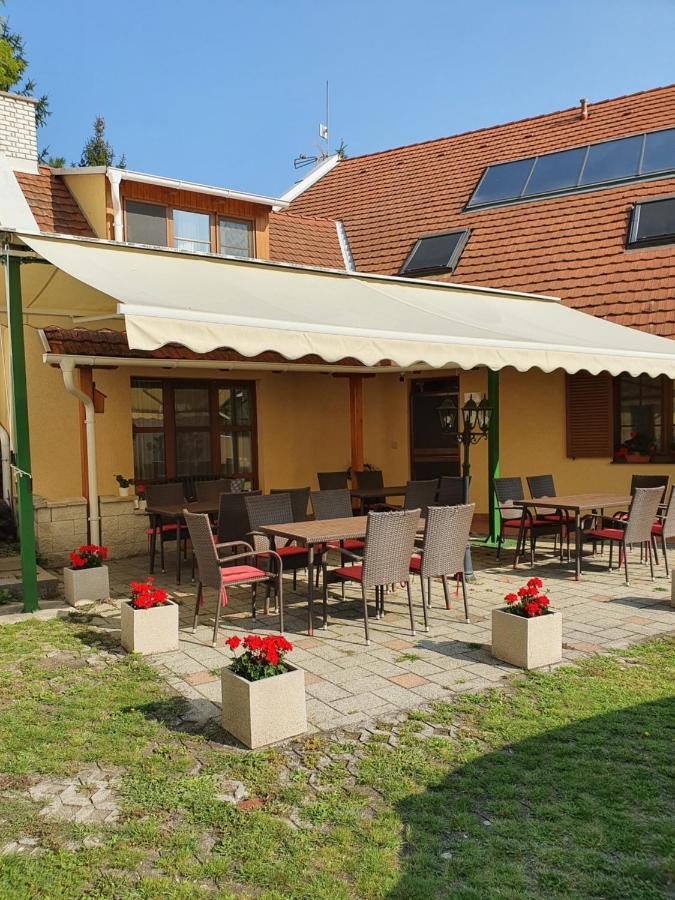 Bozi Rozi Panzio Hotell Fertőboz Exteriör bild