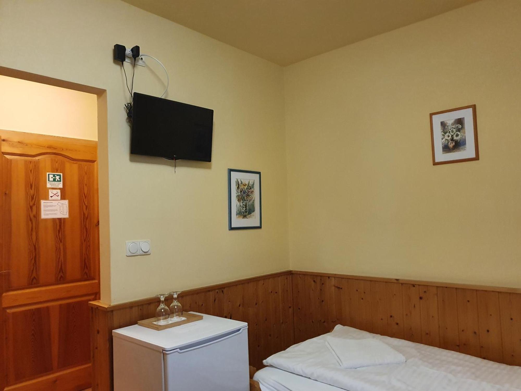 Bozi Rozi Panzio Hotell Fertőboz Rum bild