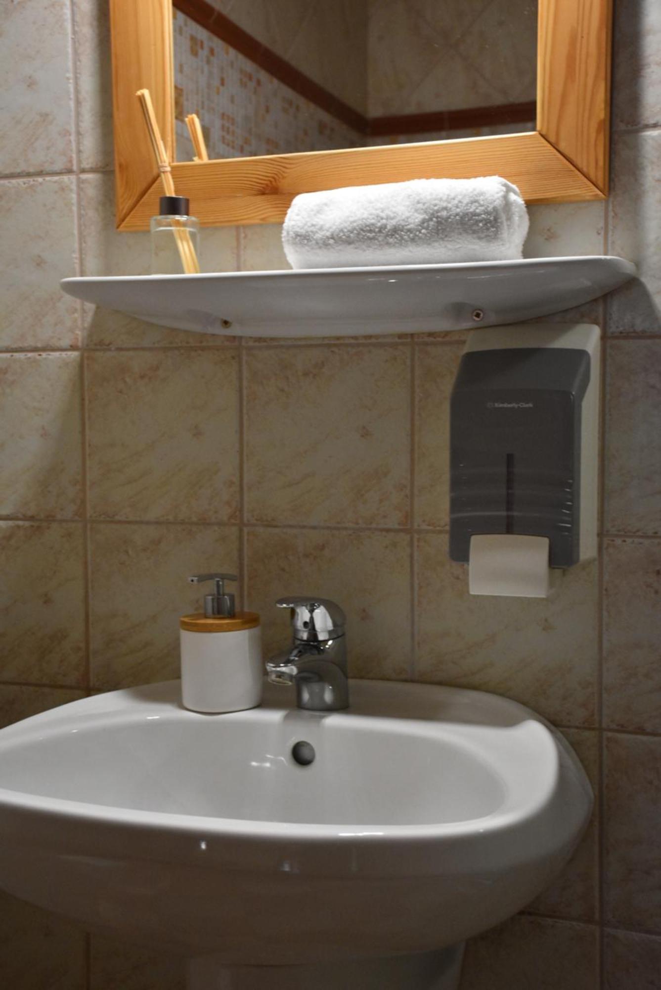 Bozi Rozi Panzio Hotell Fertőboz Rum bild